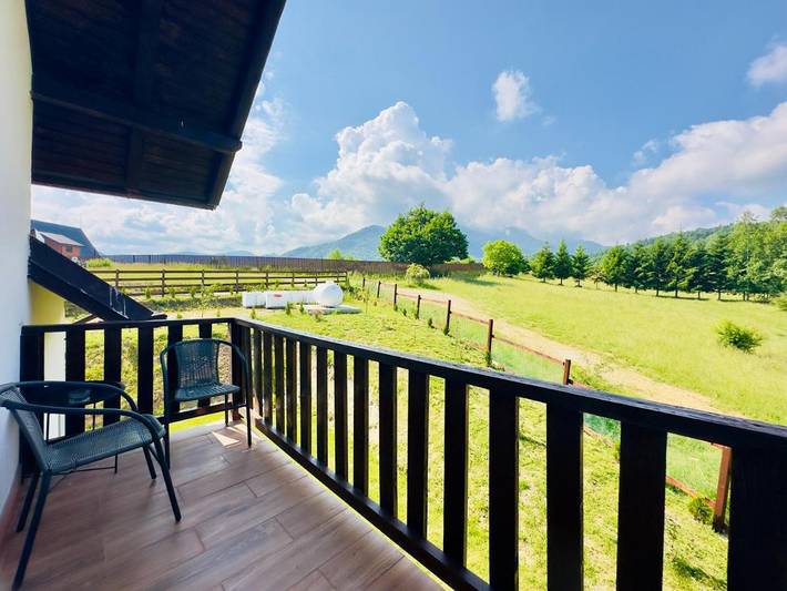 Gîte pour 12 personnes, avec Balcon et Terrasse ainsi que Jardin et Vue