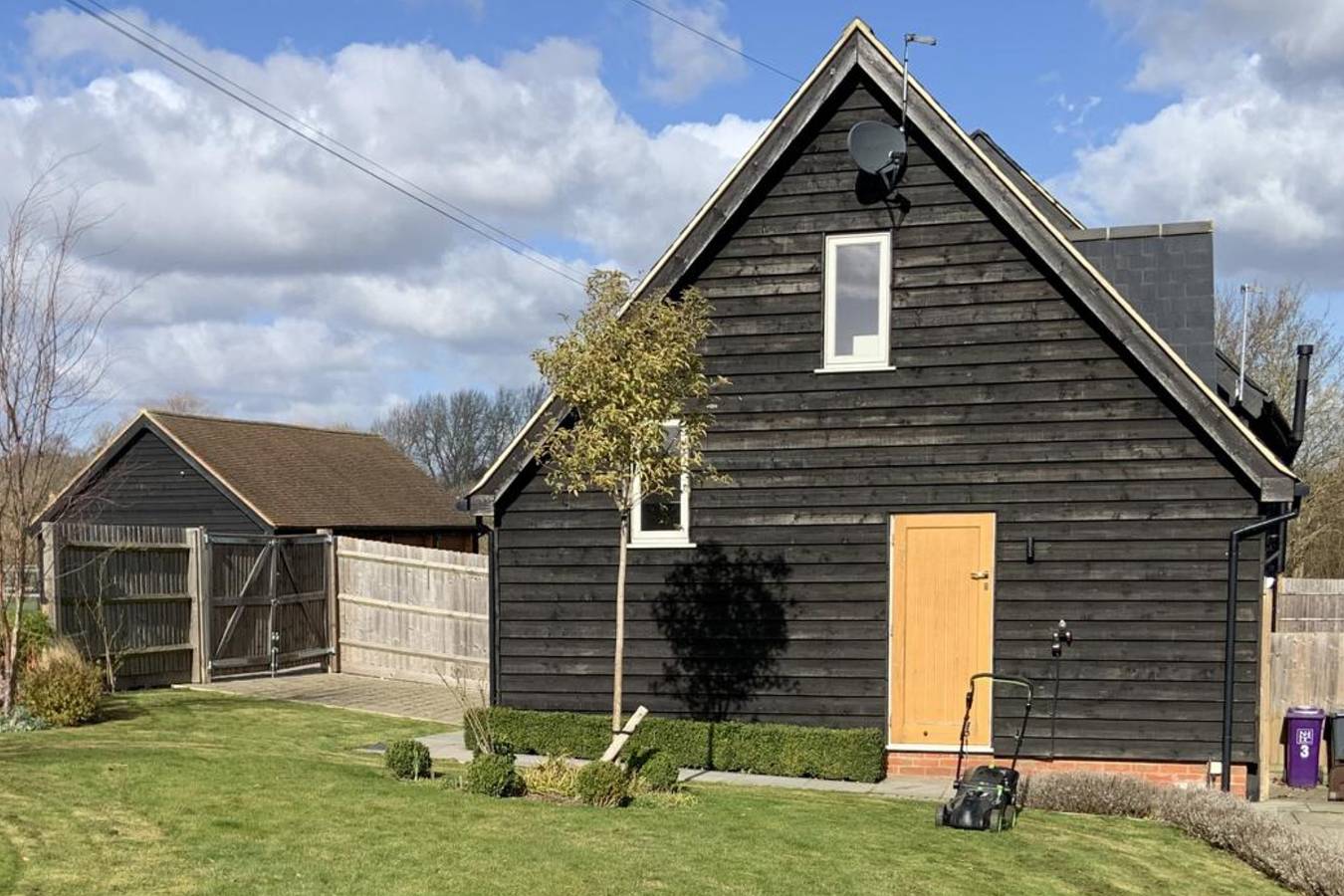 1-Bed - Sleeps 2 - Pet Friendly w Parking in Hertfordshire