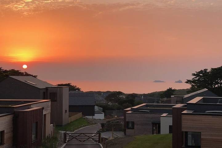 Holiday rental for 6 people, with balcony and garden in Constantine Bay