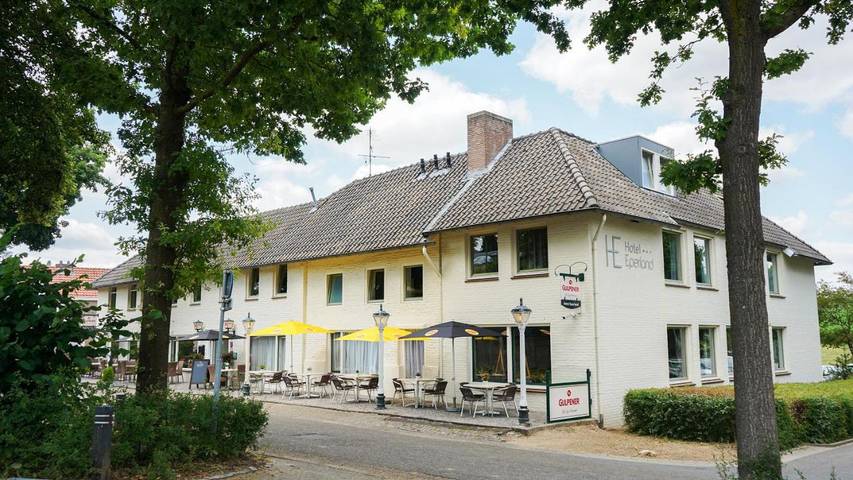 Hôtel pour 2 personnes, avec terrasse ainsi que jardin et vue dans Epen