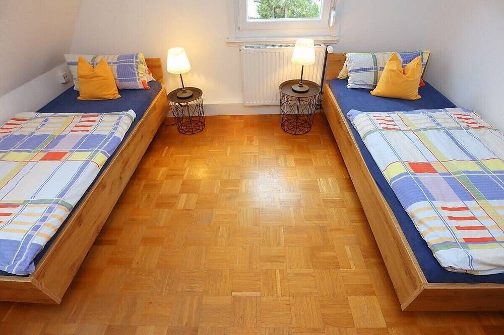 Ganze Wohnung, Ferienwohnung im Dachgeschoss 35 qm Platz für 1 bis 3 Personen in Villingen-Schwenningen, Mittlerer Schwarzwald
