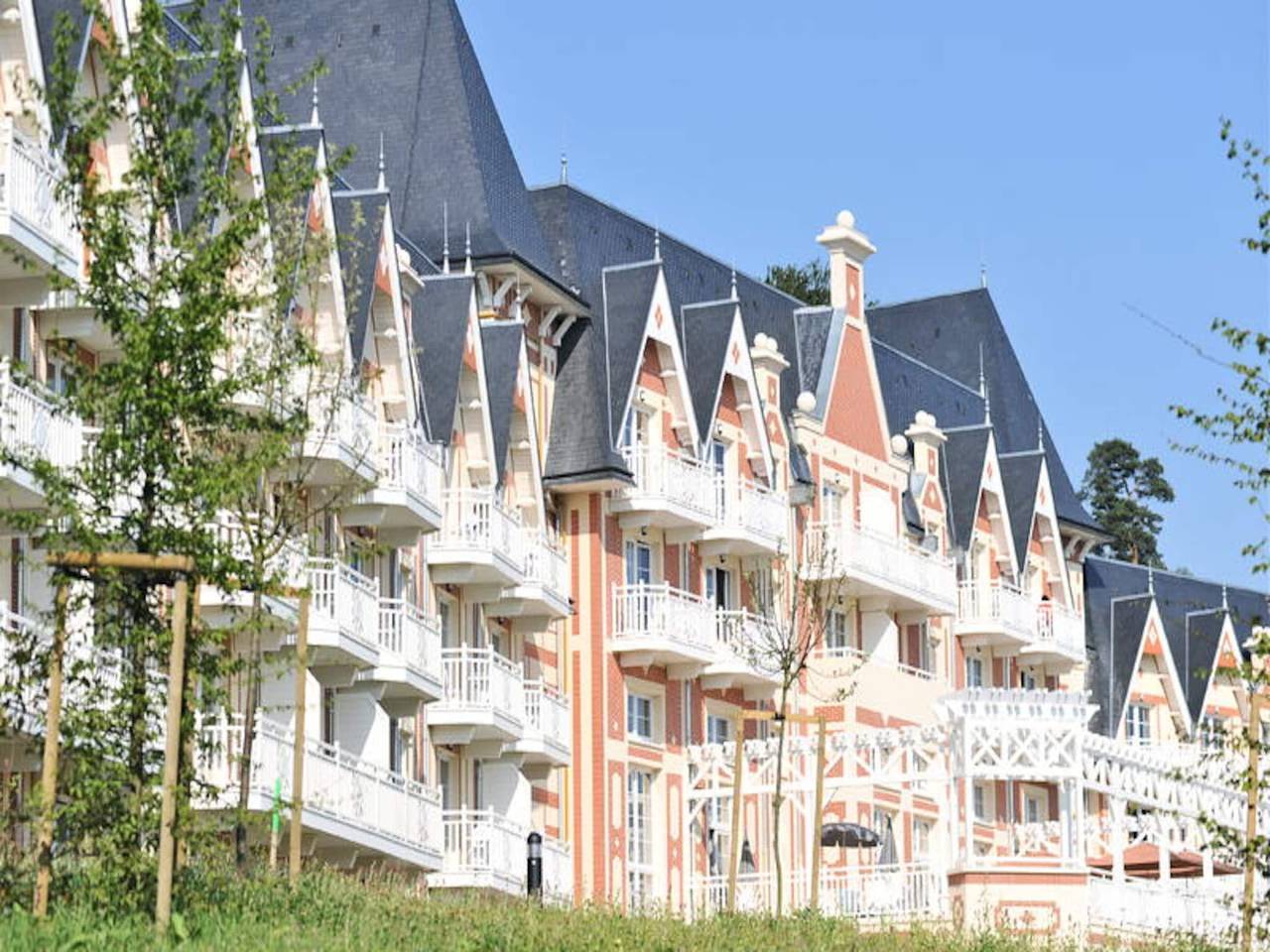 Entire apartment, Apartment in France with Aquatic Complex in Bagnoles-de-l'Orne, Parc naturel régional Normandie-Maine