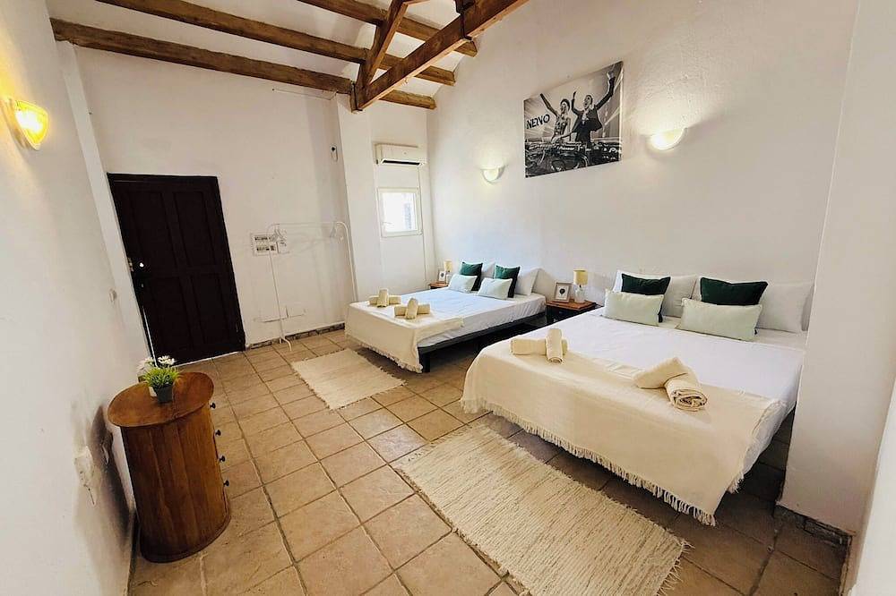 Playa dén Bossa Apartment in Playa d'en Bossa, Ibiza (Municipality)