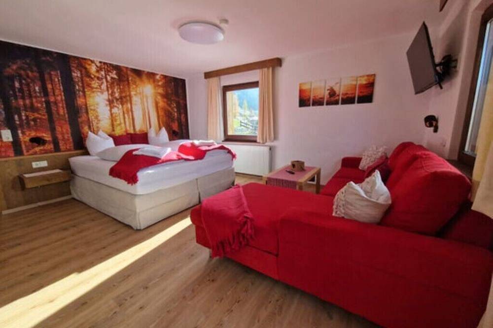 Ruhiges Ferienhaus mit Bergpanoramablick und Terrasse – ideal für Gruppen. in Stubaier Alpen, Mieders