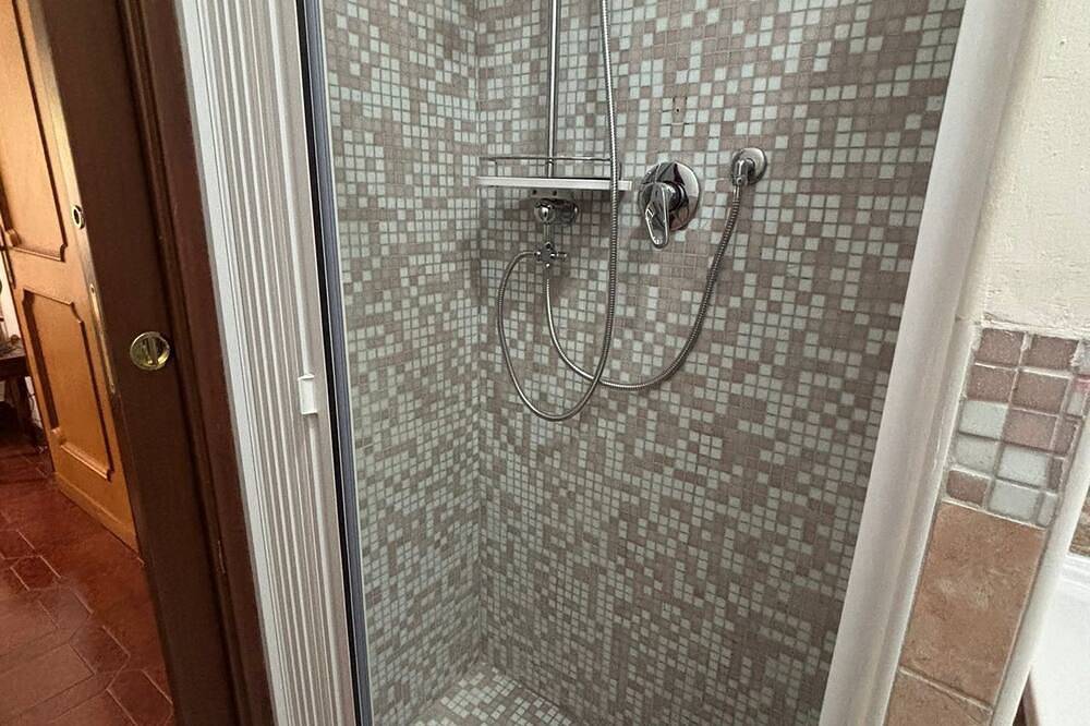 Entire apartment, Biddy's House| Rome, Castles & Airport in Ciampino, Parco Regionale dei Castelli Romani