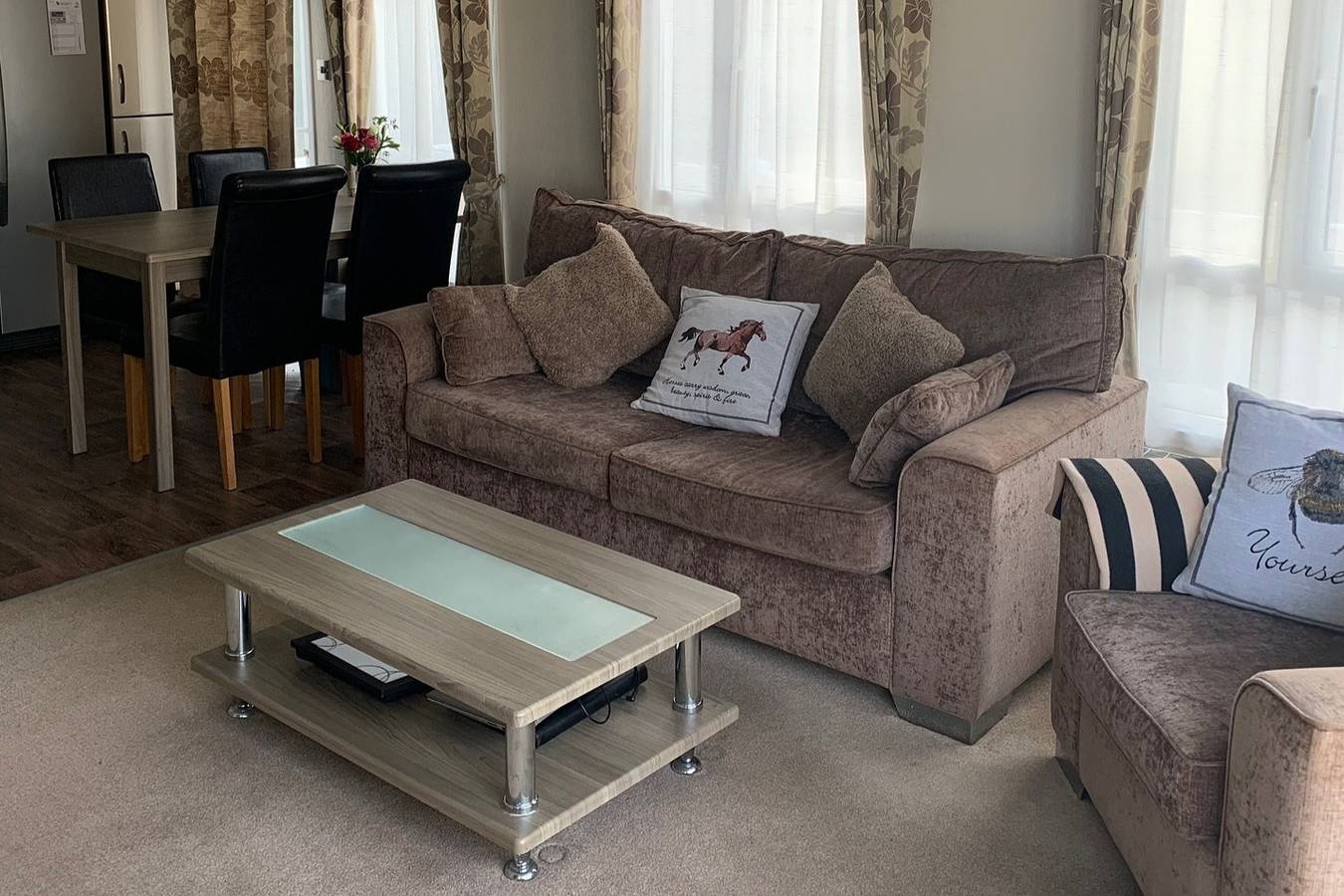 Caravan - Sleeps 6 - Patio, Parking in Mersea Island, Colchester