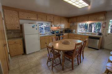 Log Cabin for 10 People in Zephyr Cove-Round Hill Village, Lake Tahoe, Photo 1