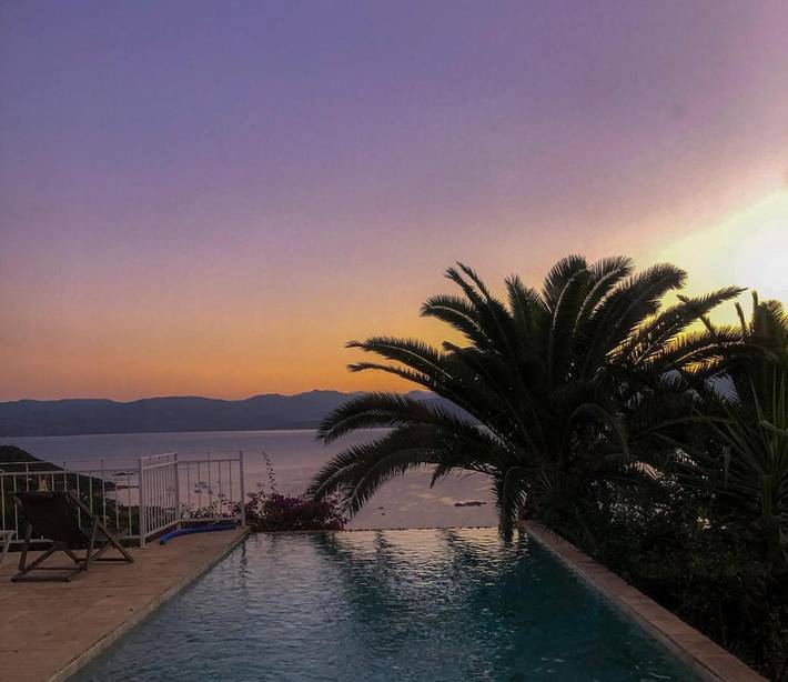 Location de vacances pour 10 personnes, avec piscine ainsi que vue et terrasse, animaux acceptés à Belvédère-Campomoro - 4