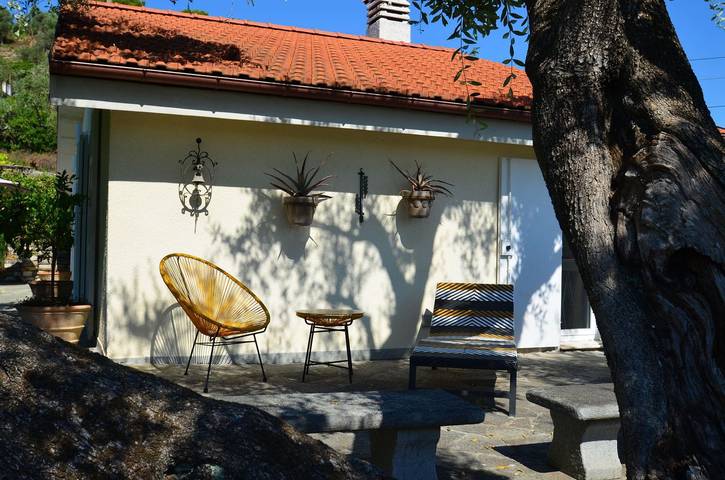 Elegantes Reich für zwei mit romantischem Garten in gehweite zum Meer in Porto Maurizio, Imperia
