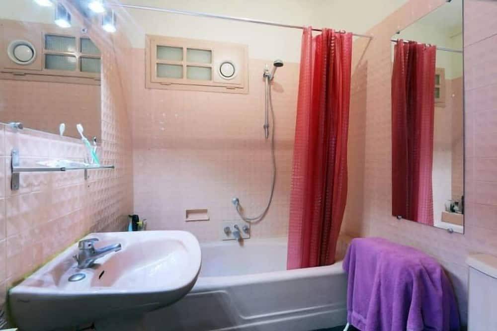 Geheel appartement, Ruime 2 kamers in Tours in Tours, Tours en omgeving