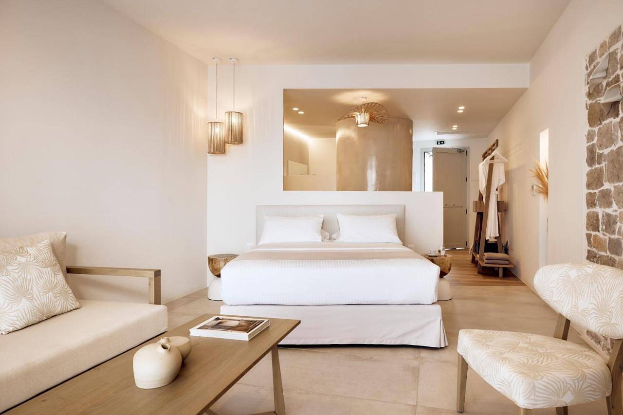 Seaview Suite with Private Pool in Milos