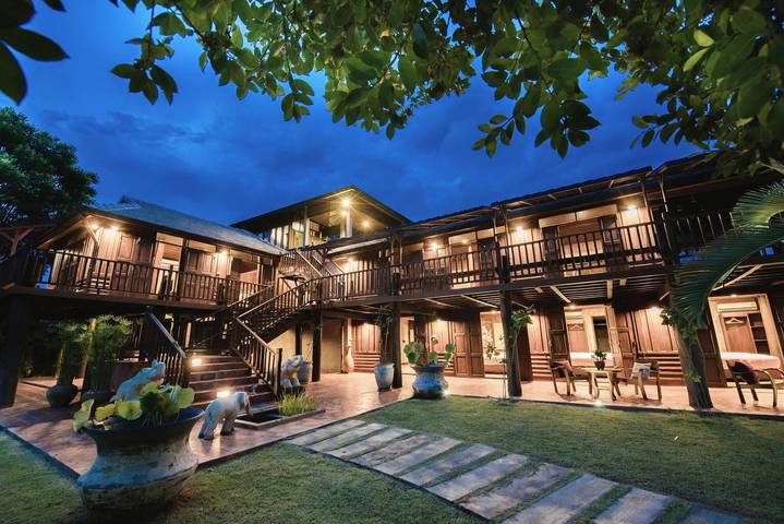 Villa for 10 people, with ocean view in Chiang Mai