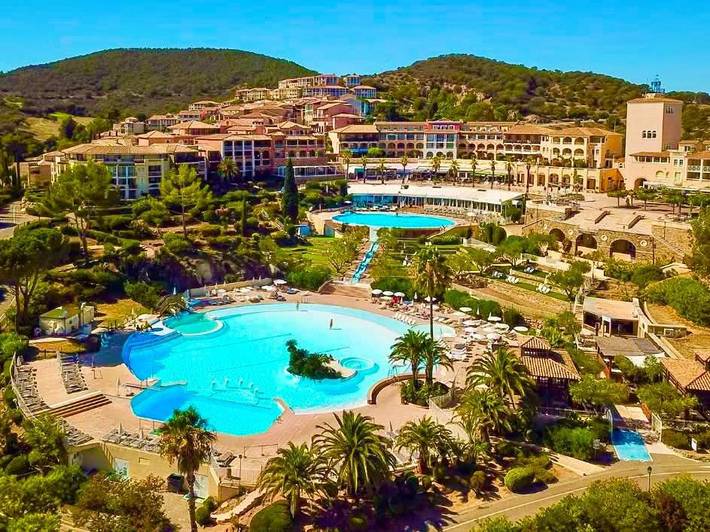 Gîte pour 5 personnes, avec jardin ainsi que vue et piscine, animaux acceptés dans Golf De Cap Esterel - 3