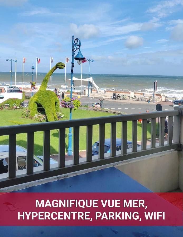 Appartement entier, Vue mer panoramique, Centre de Villers, 2 balcons, Parking privé in Villers-sur-Mer, Région de Lisieux