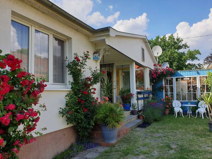 Ferienhaus für 2 Personen, mit Garten und Terrasse sowie Seeblick - 1