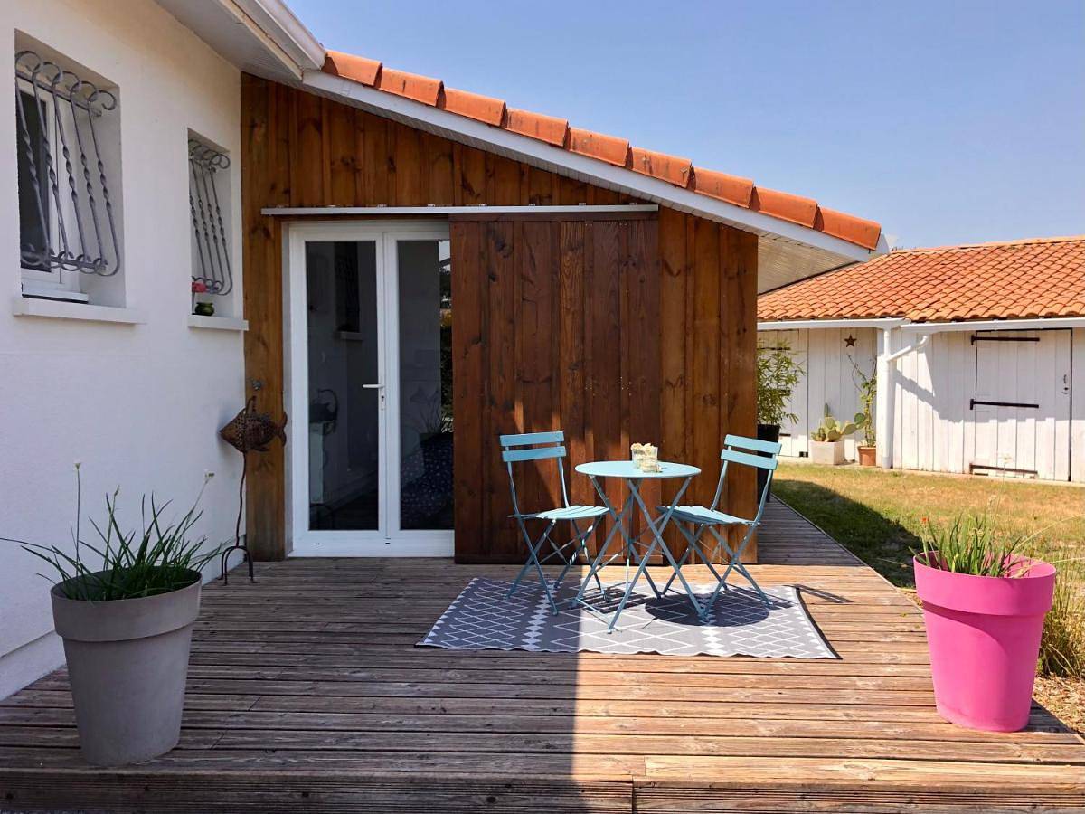 Double Room with Private Bathroom in Le Teich, Région d'Arcachon