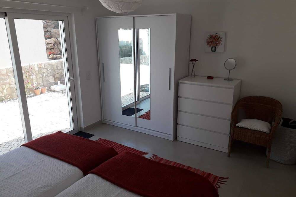 Casa Lema - New Villa & Pool with sea view. Only 8 minutes walk to Salema Beach. in Salema, Parque Natural del Suroeste Alentejano y Costa Vicentina