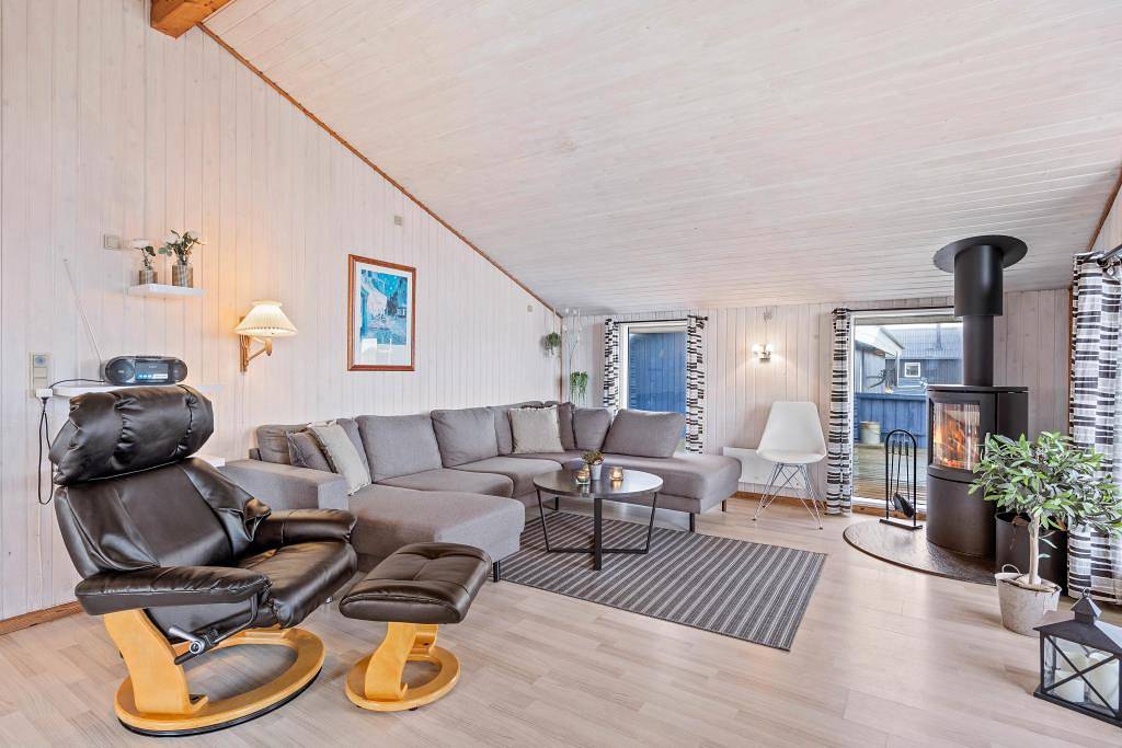 Beautiful holiday home with enclosed terrace and charging point in Hvide Sande, Holmsland Klit