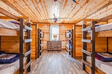 Log Cabin for 28 Guests in Broken Bow, Broken Bow Lake, Picture 2