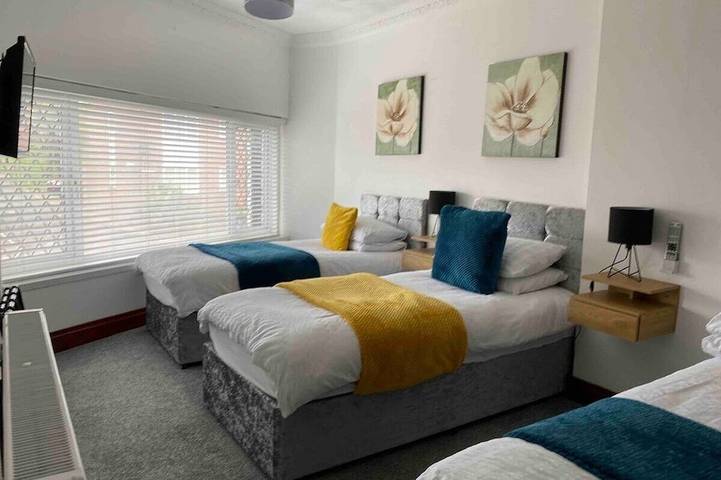 Apartment for 7 people, with balcony in Swansea