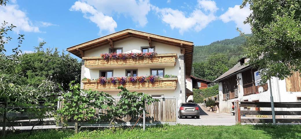 Ferienwohnung für 4 Personen, mit Balkon und Garten sowie Pool und Ausblick in Obervellach