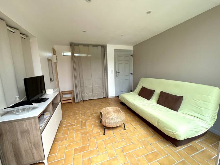 Location de vacances pour 4 personnes, avec vue ainsi que terrasse et jardin dans Golf de la Méjanne - 2