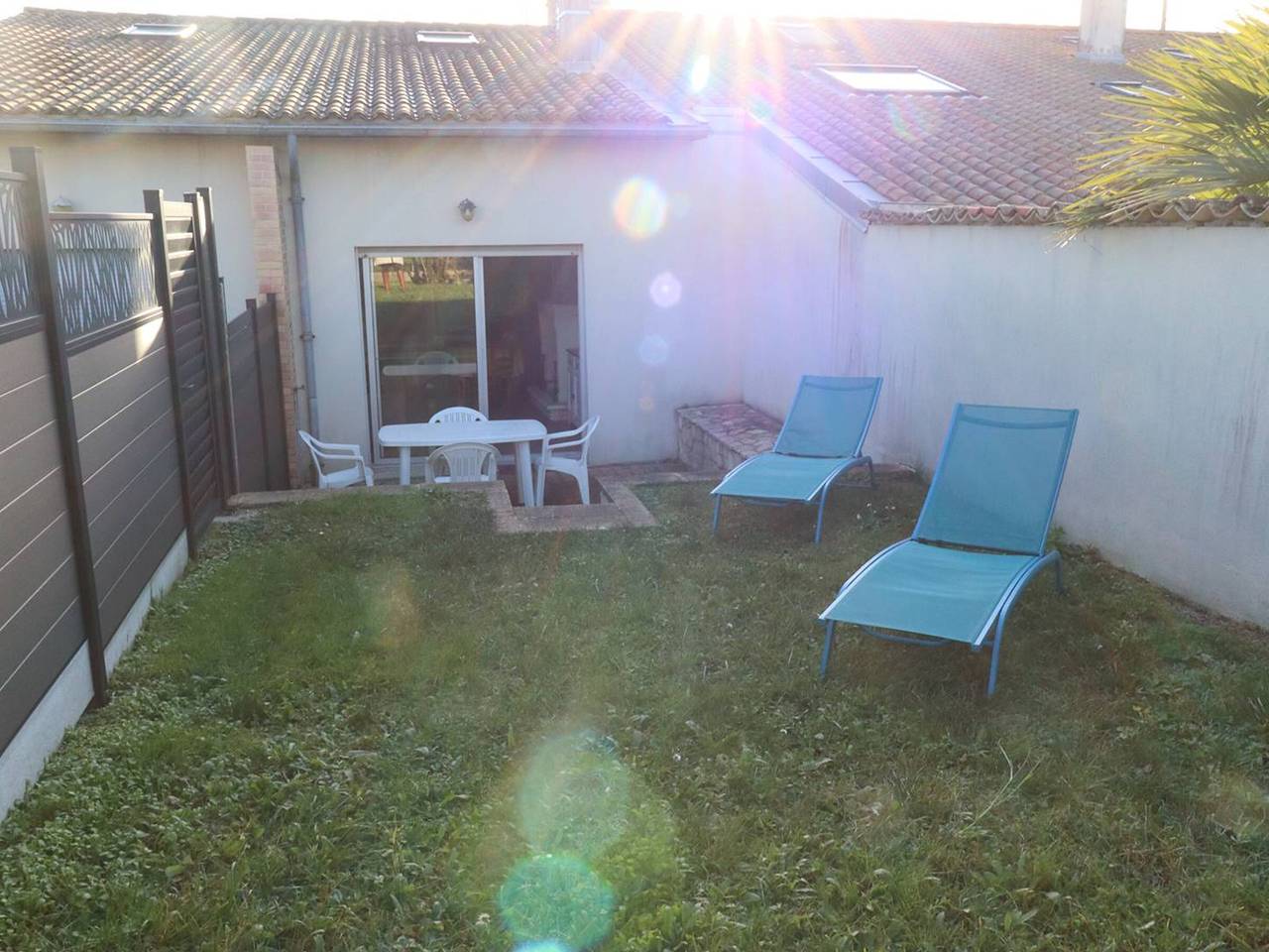 Maison rénovée 4 pers. avec jardin et Parking in Saint-Georges-de-Didonne, Côte de Beauté