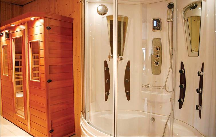 Location de vacances pour 18 personnes, avec piscine et jardin ainsi que sauna et terrasse, animaux acceptés à Bouillon - 4