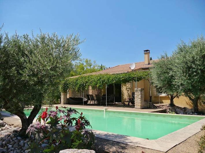 Location de vacances pour 6 personnes, avec piscine ainsi que terrasse et jardin à Monteux