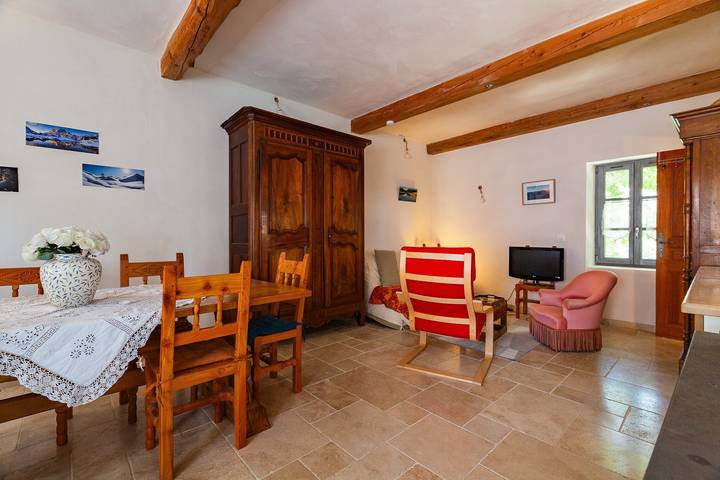 Casa Vacanze 'Maison Le Petit Mas' con Terrazza Privata e Giardino Condiviso in Chabrillan, Die e dintorni