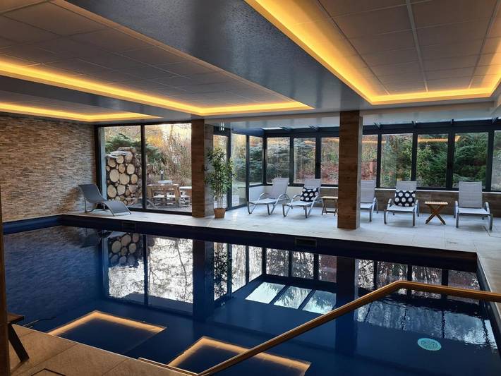 Hôtel pour 4 personnes, avec jacuzzi et piscine ainsi que jardin et sauna, animaux acceptés à Hagenthal-le-Bas
