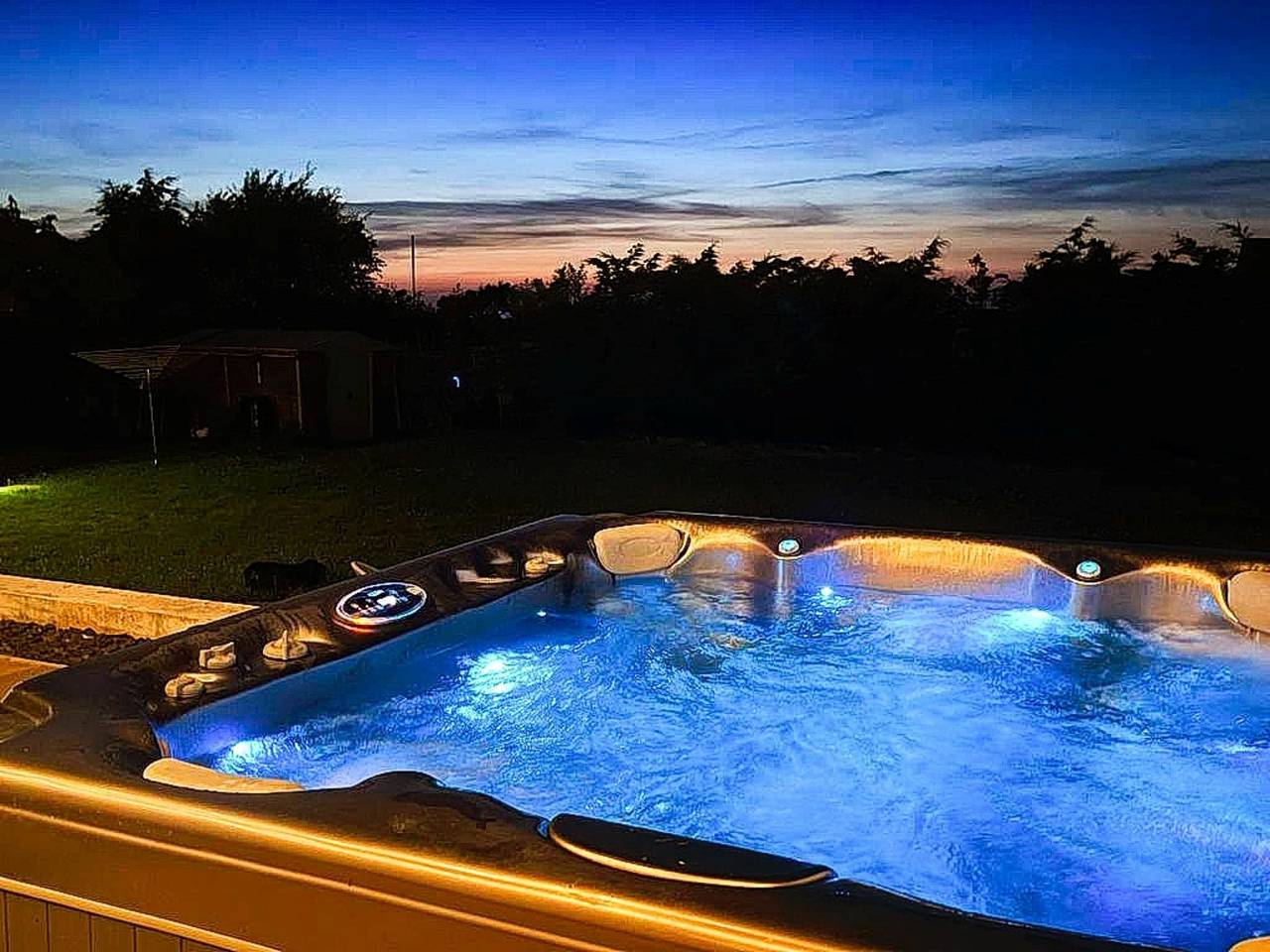 Lush beach house with hot tub access in Westward Ho, Hartland Devon Heritage Coast