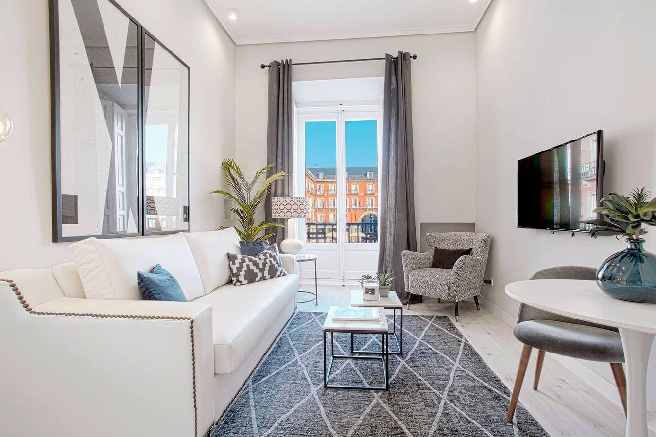 Entire apartment, Apartment 1Bd with balcony in Plaza Mayor square. Plaza Mayor I in Centro (Madrid), Madrid