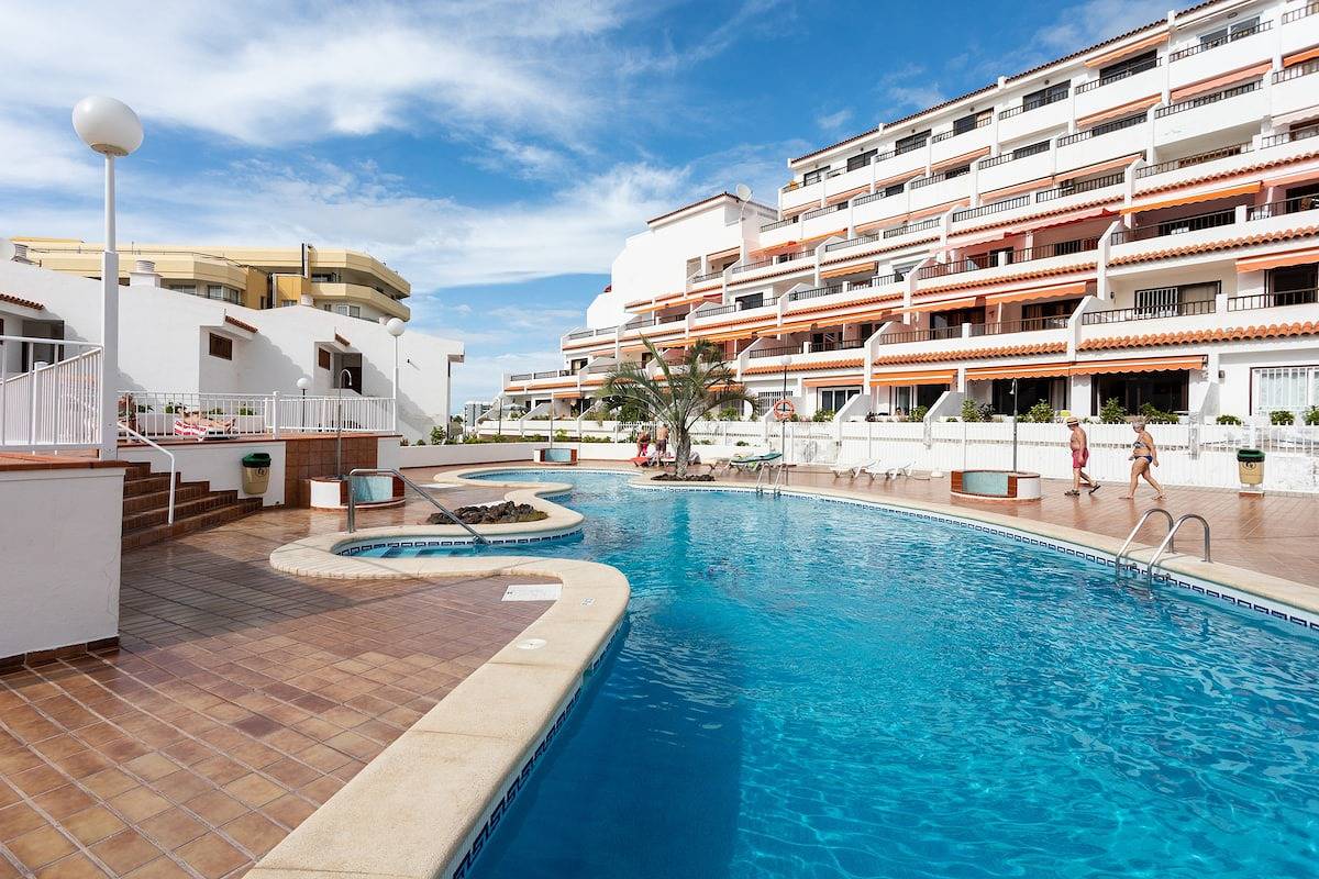 Ganze Wohnung, Ferienwohnung für 4 Personen mit Pool in Playa Puerto Colón, Adeje