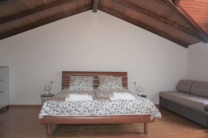 Familienfreundliche Landhaus Marie mit beheiztem Pool, Grillplatz, 5 Personen in Krk Stadt, Krk
