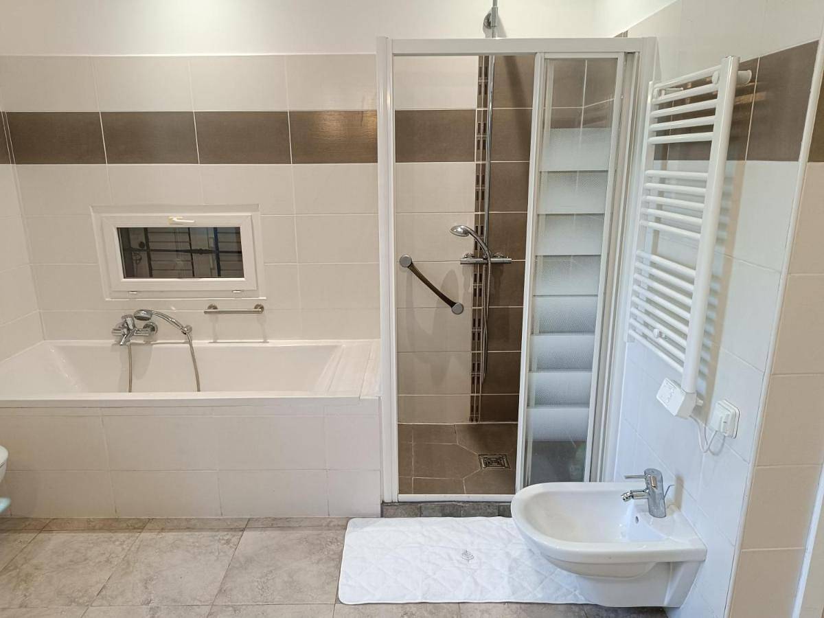 Appartement entier, Appartement avec terrasse vue sur mer in Canari, Cap Corse