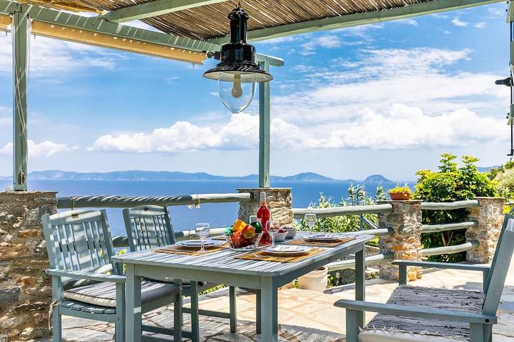 Villa für 4 Personen, mit Whirlpool und Balkon sowie Garten auf Skopelos