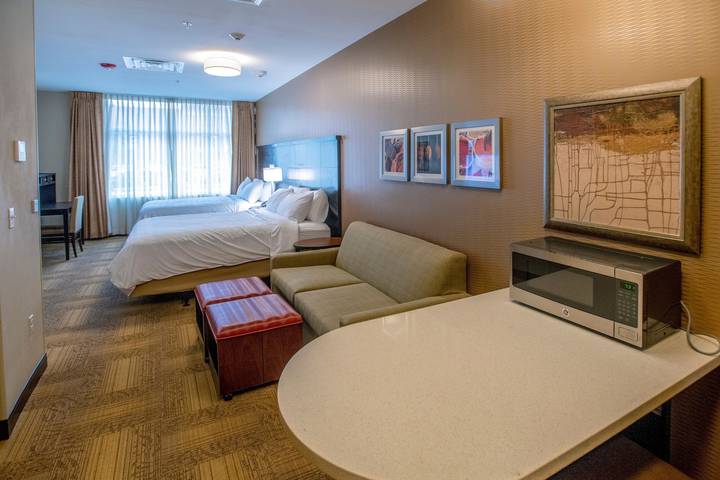 Hotel for 5 people, with pool in Denver