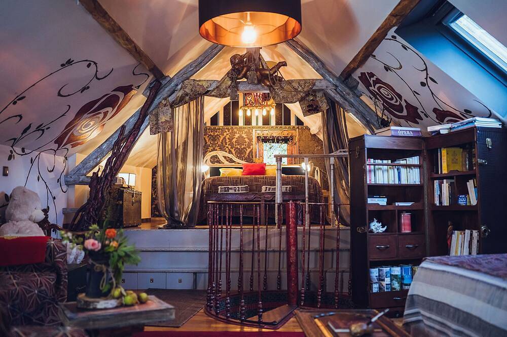 Suite Première Loge Suite immersive et théâtrale pour un week-end  en couple in Muidorge, Oise
