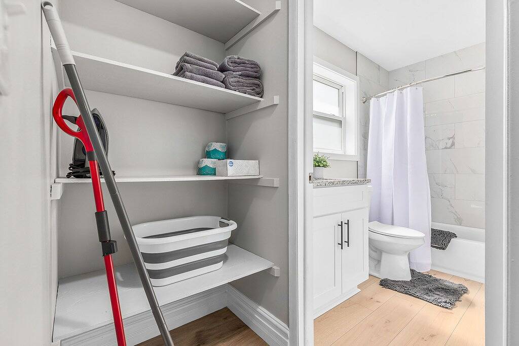 Ganze Wohnung, Luxury King Suite | Newly Renovated in Mt. Clemens in Mount Clemens, Lake St. Clair