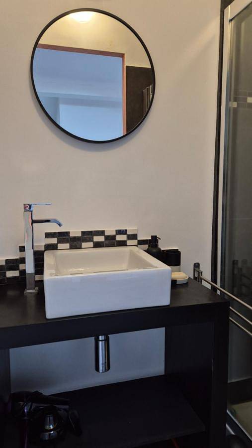 Gîte pour 2 personnes, avec terrasse ainsi que piscine et vue à Lauret - 4
