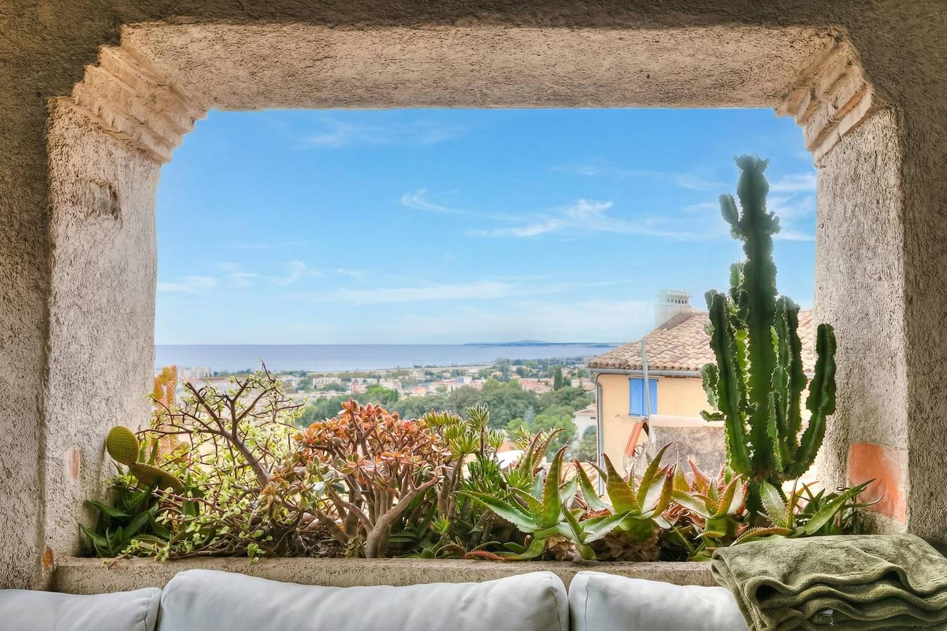 Maison Sans Delai in Cagnes-sur-Mer, Côte méditerranéenne (France)