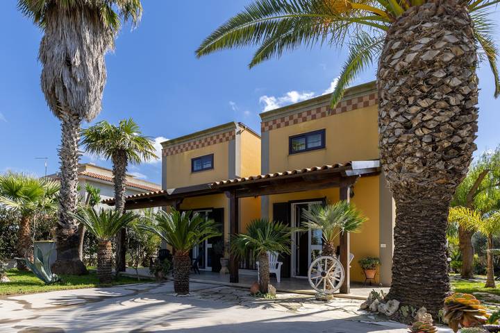 Villa 'Forino Ragusa' con terrazza privata, Wi-Fi e aria condizionata in Santa Maria del Focallo, Ispica