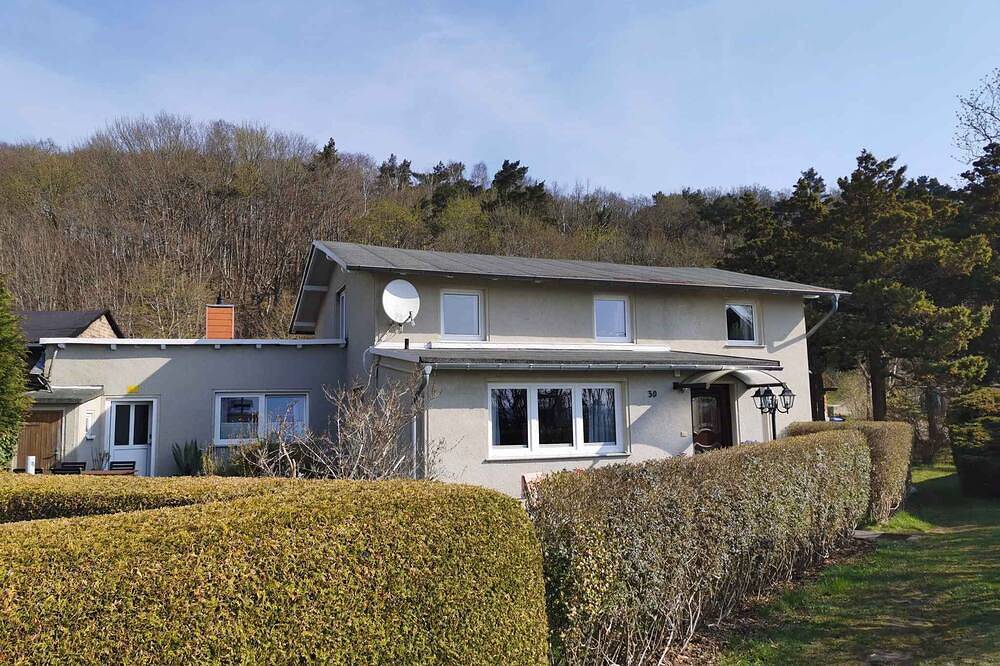 Ganze Wohnung, Ferienwohnung mit Blick zum kleinen Jasmunder Bodden und Gartensitzplatz in Lietzow, Bergen auf Rügen und Umgebung