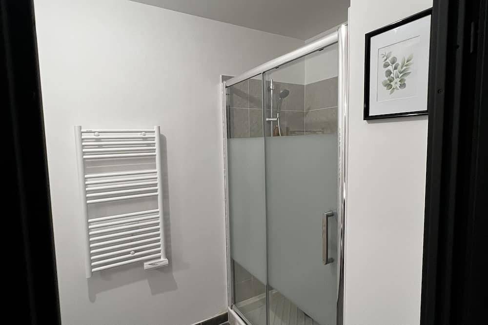 Appartement entier, Cozy Apartment, 15 minutes to Paris center, 25 minutes to Disneyland. in Fontenay-sous-Bois, Val-de-Marne
