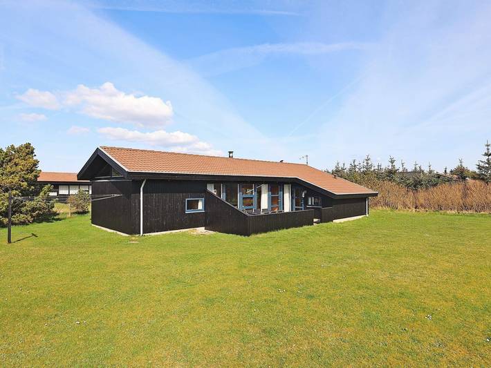 Ferieudlejning for 8 personer, med Terrasse og Sauna i Agger