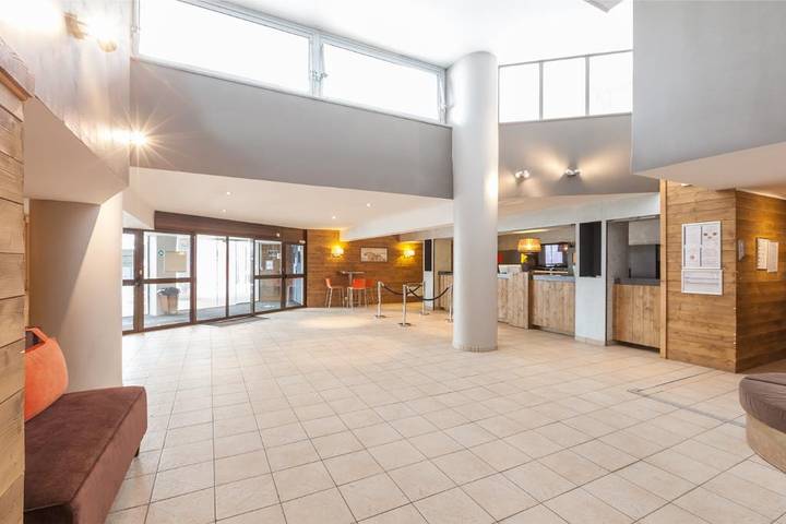 Chalet pour 4 personnes, avec terrasse ainsi que sauna et piscine, animaux acceptés à Huez - 3