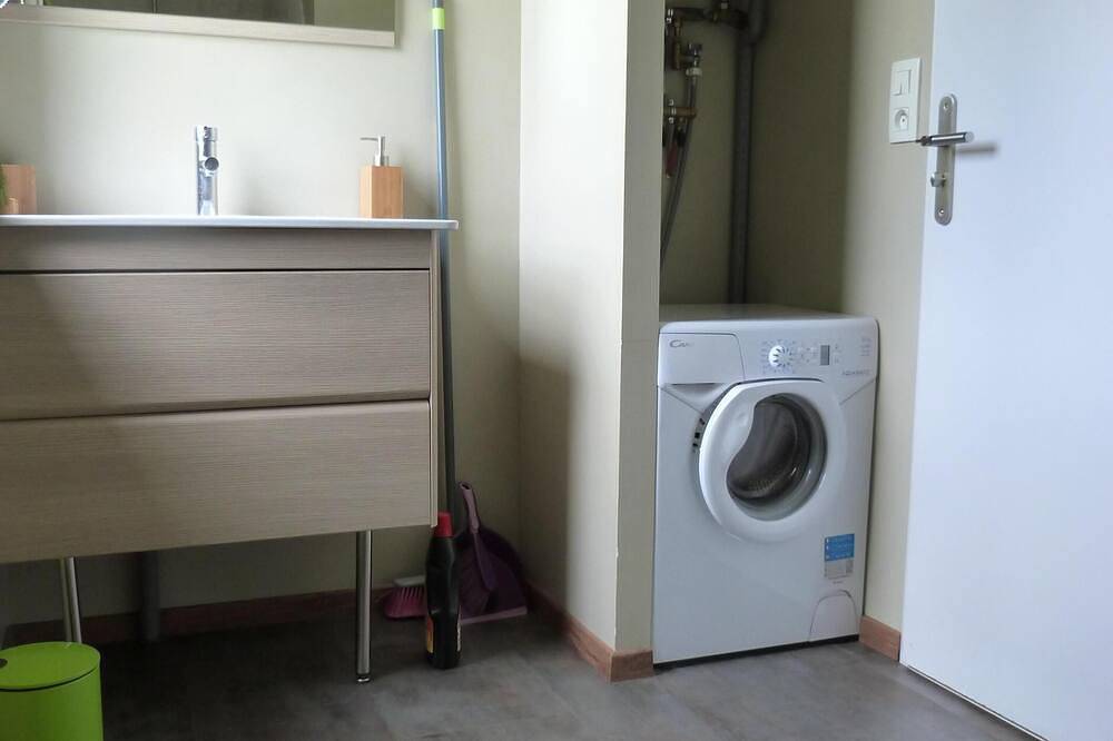 Gîtes 23M2 avec terrasse, piscine chauffée, Spa et sauna in Dampierre, Jura