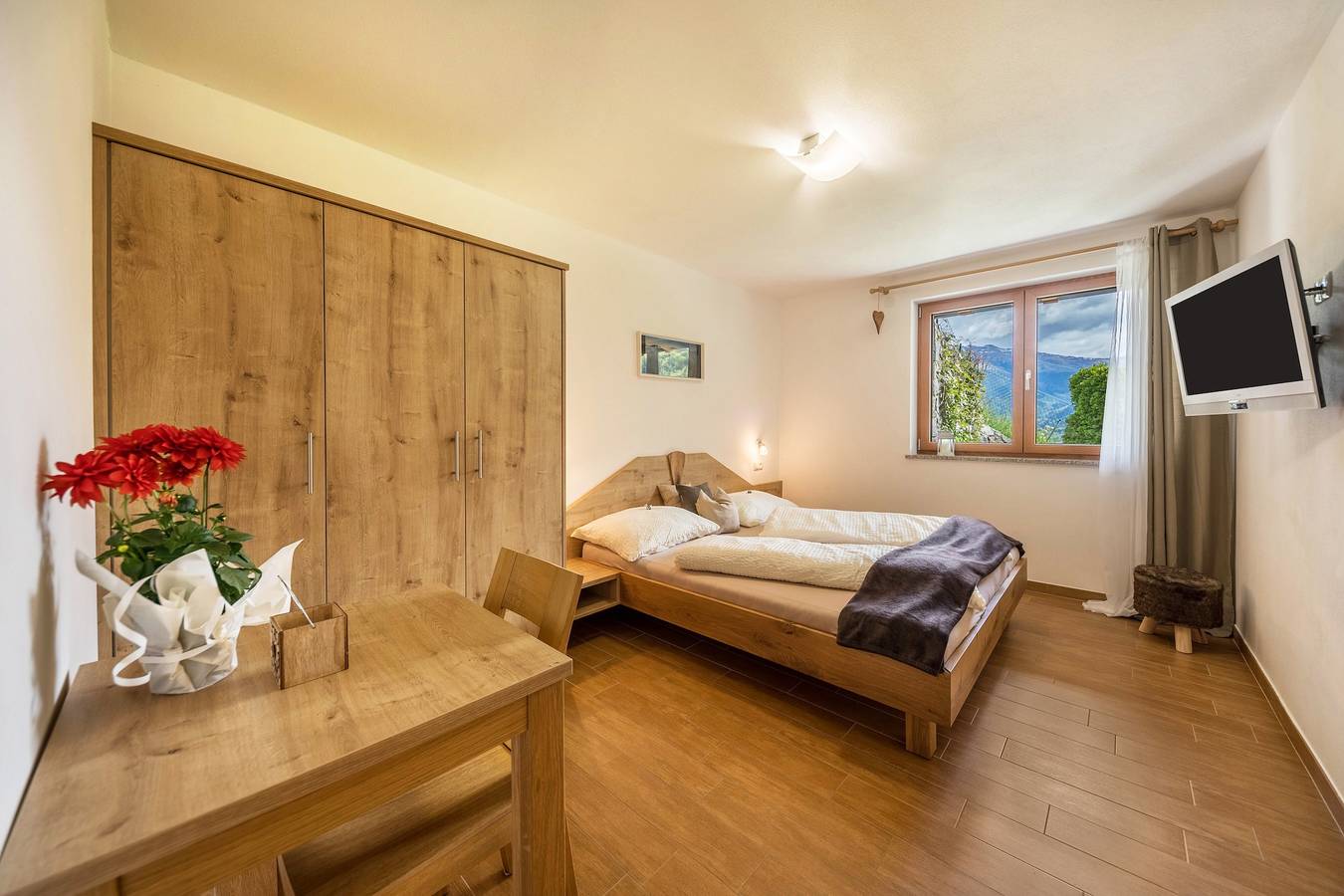 Appartamento intero, Appartamento "Pfandlerhof Rot" con vista sulle montagne, Wi-Fi, balcone e giardino in San Martino in Passiria, Val Passiria