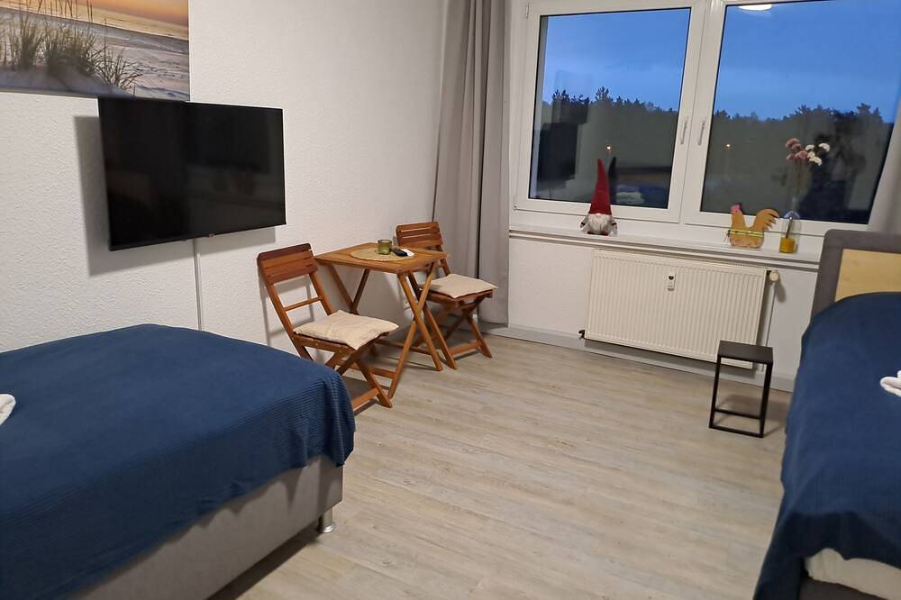 Ganze Wohnung, 3Br, 4Beds, Tv, Wifi, Kitchen and Bath. 5 min to train station in Muldenstein, Muldestausee